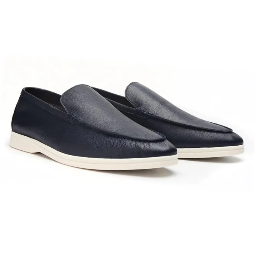 "Govs ādas mokasīni" can be rewritten as "Govs ādas mokasīni apavi" (Cowhide Leather Moccasins).
