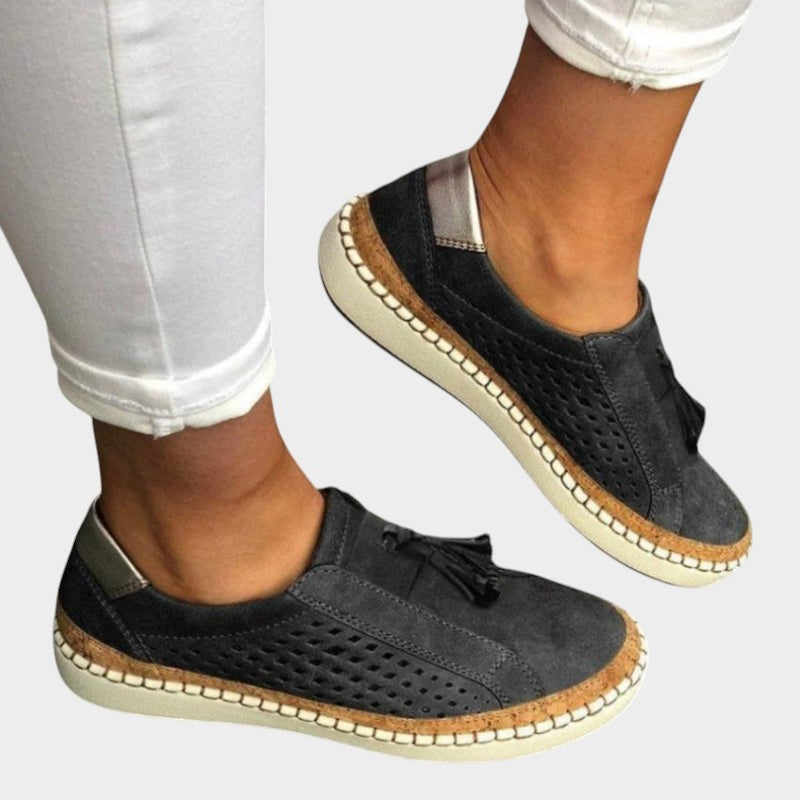 "Arden™ | Ortopēdiskie Slip-On Apavi" can be rewritten as "Arden™ | Komfortabli Ortopēdiskie Slip-On Apavi".