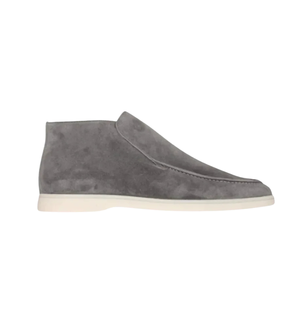 Augstie mokasīni" can be rewritten as "Elegant High-Top Moccasins.
