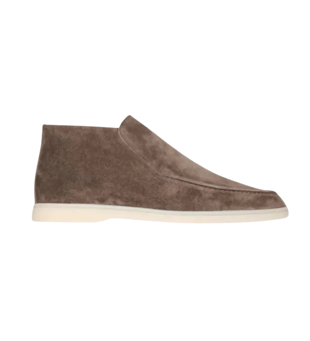 Augstie mokasīni" can be rewritten as "Elegant High-Top Moccasins.