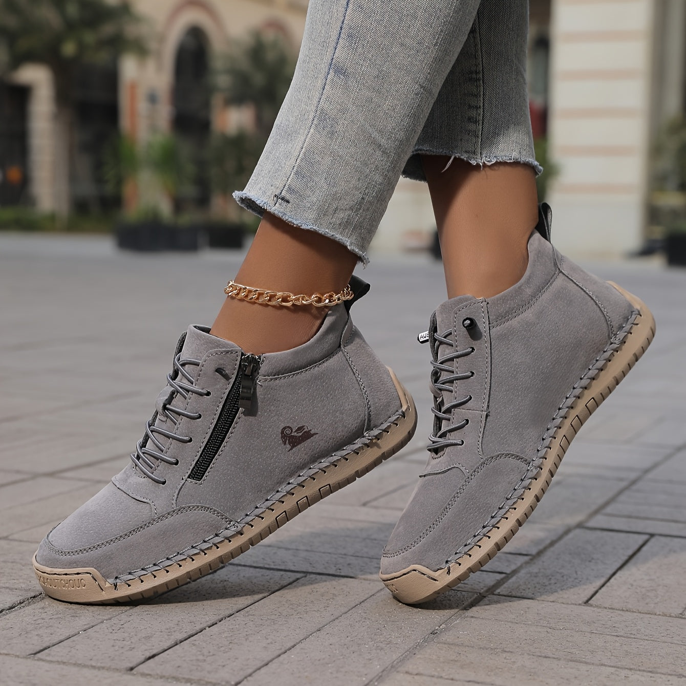 "Eleanor™ | Ergonomiskas komforta čības ar elastīgu zoli" can be rewritten as:

"Eleanor™ | Ergonomiskas komforta čības ar elastīgu zoli" 

(Note: The original title is already quite clear and descriptive. If you would like a different style or additional