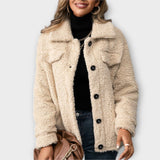 Lūsija - Silts Teddy Mētelis" can be rewritten as "Lūsija - Cozy Teddy Coat.
